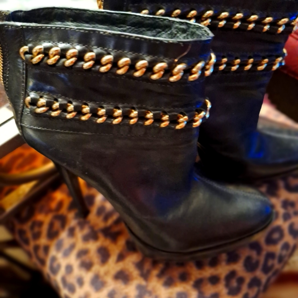 Tory Burch ankle boots with gold chains..size 10..